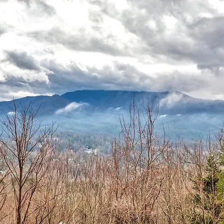 Leconte View 2, 1 Bedroom, Mountain Views, Pool Table, Sleeps 2